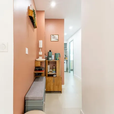 With 1 Bedroom, Gambetta, Russian Church Apartmán *